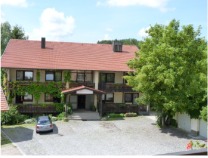Bau des Gästehauses mit Schwimmbad